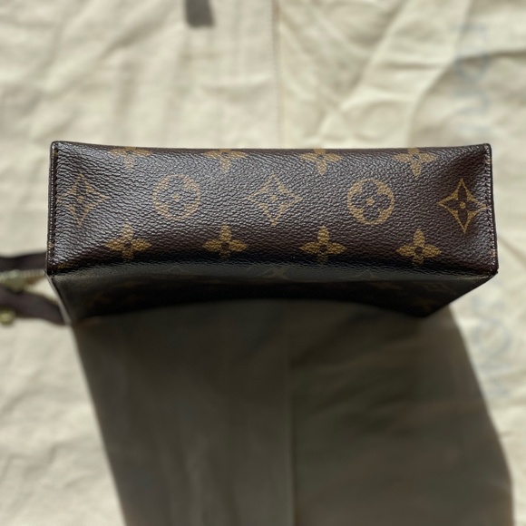 Louis Vuitton Toiletry - Poche Toilette 19 - Picture 6 of 11